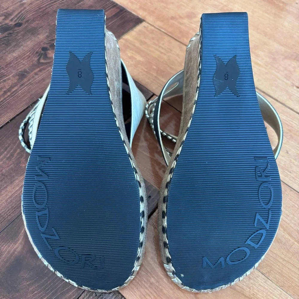 ✨ NWOT Modzori Valencia 1 - Cream flips to Black✨ - Picture 3 of 3